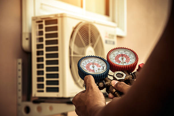 Professional Ac Installation technician working in Petroleum, IN